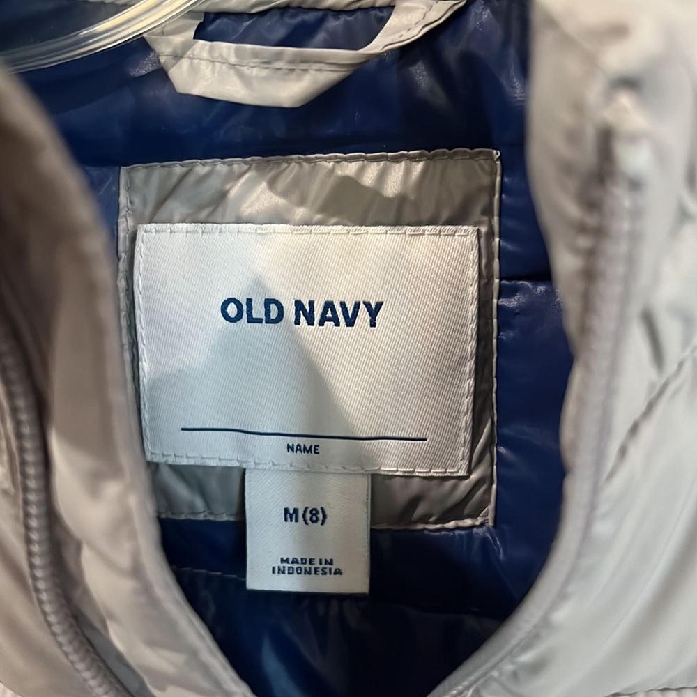 Old Navy Puffer Jacket. Size M(8). Packable. Has place for Name and Loop - Picture 3 of 8